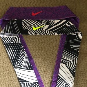 2 Nike headbands